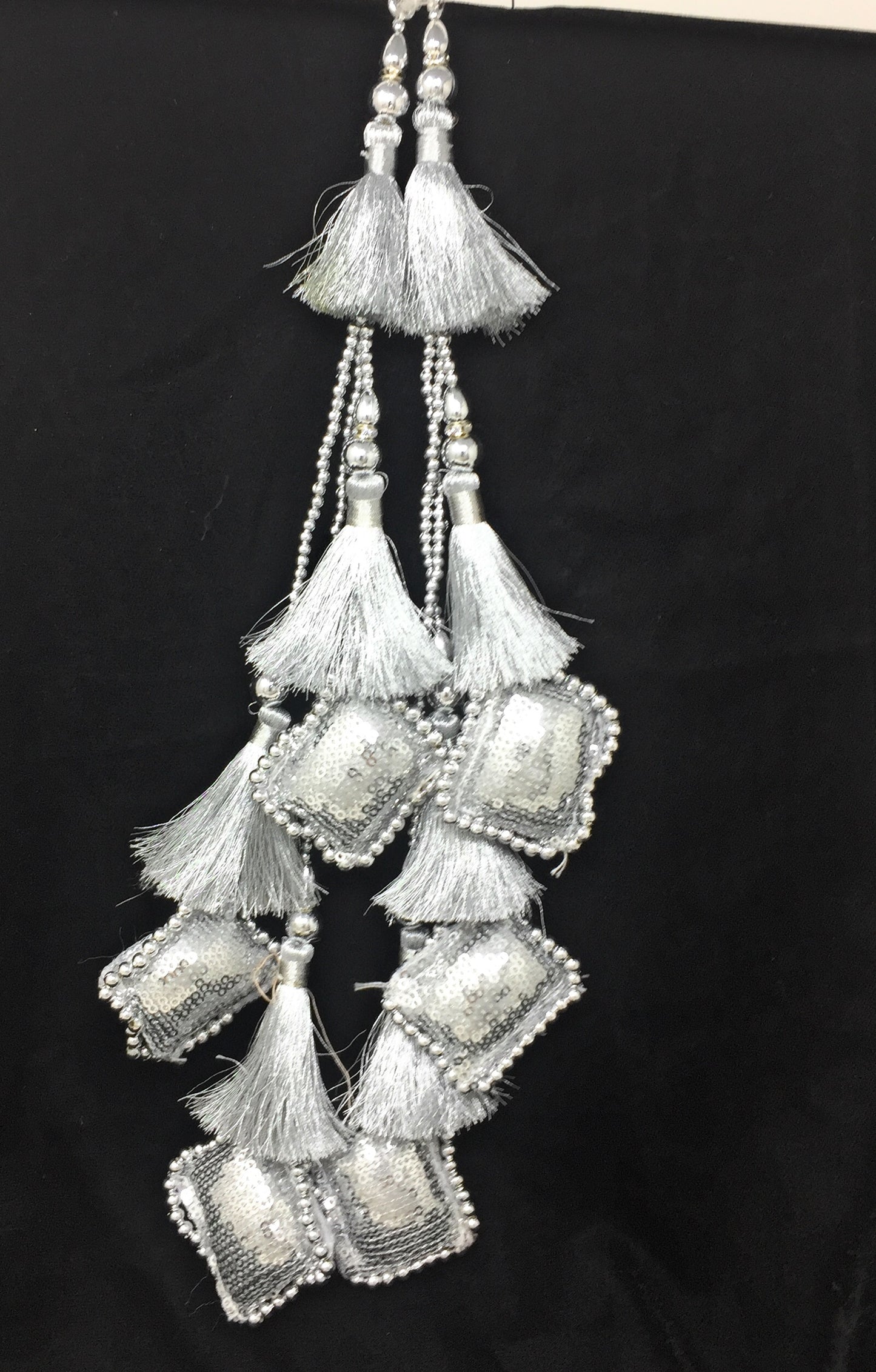 Self sequins latkan! Beautiful work, classy look