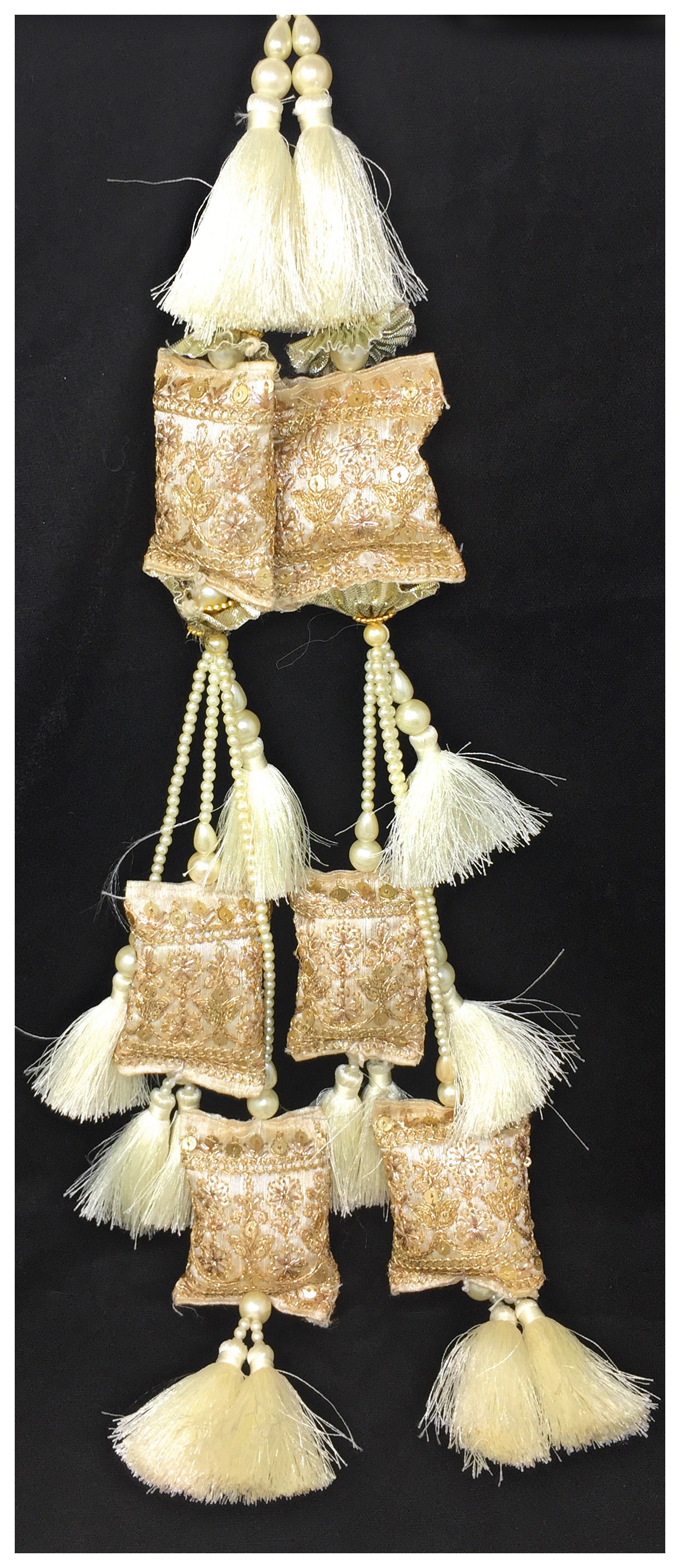 White pillow tassel latkan