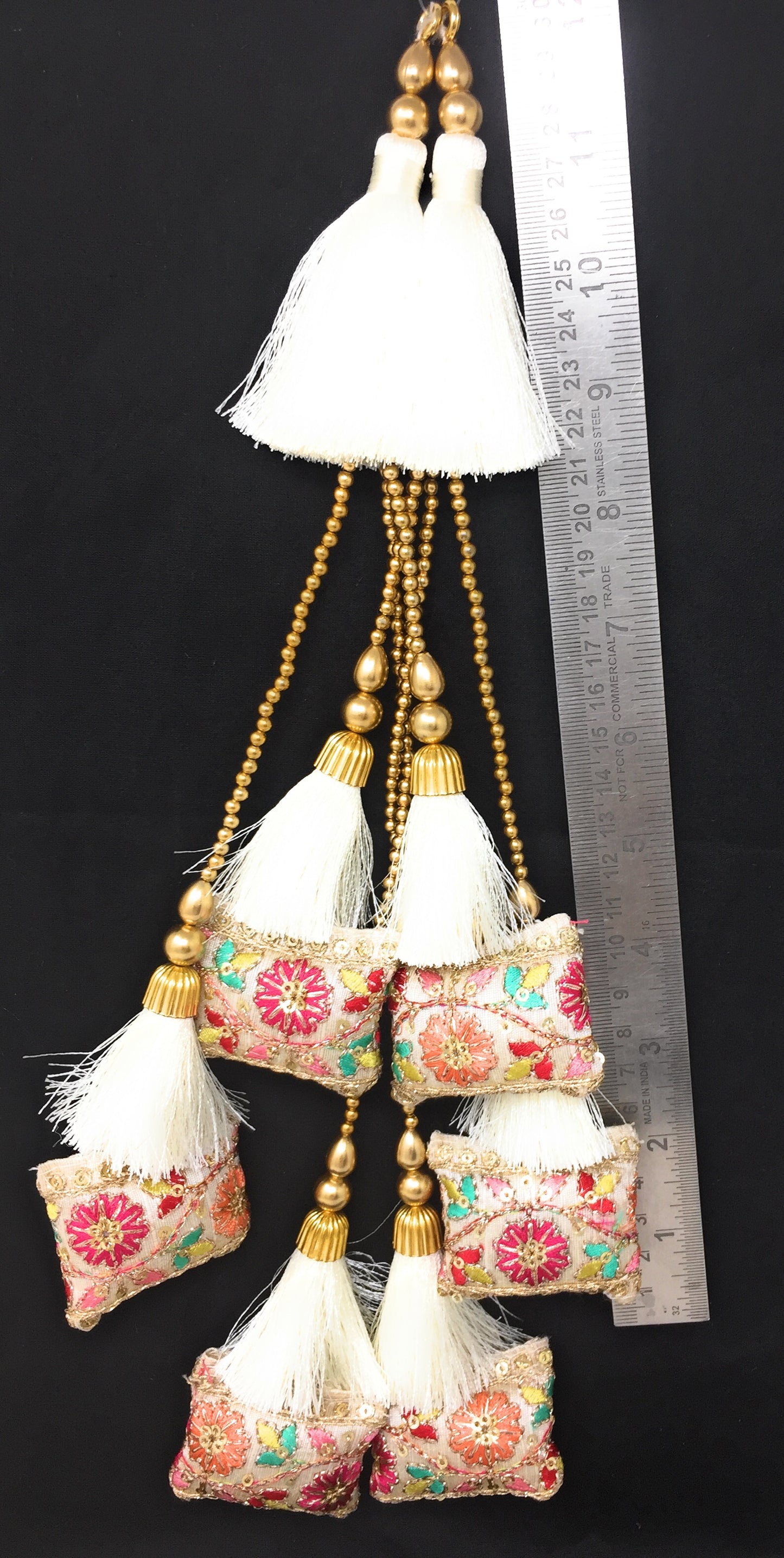 White lehenga mein lagane wale latkan - Set of 2