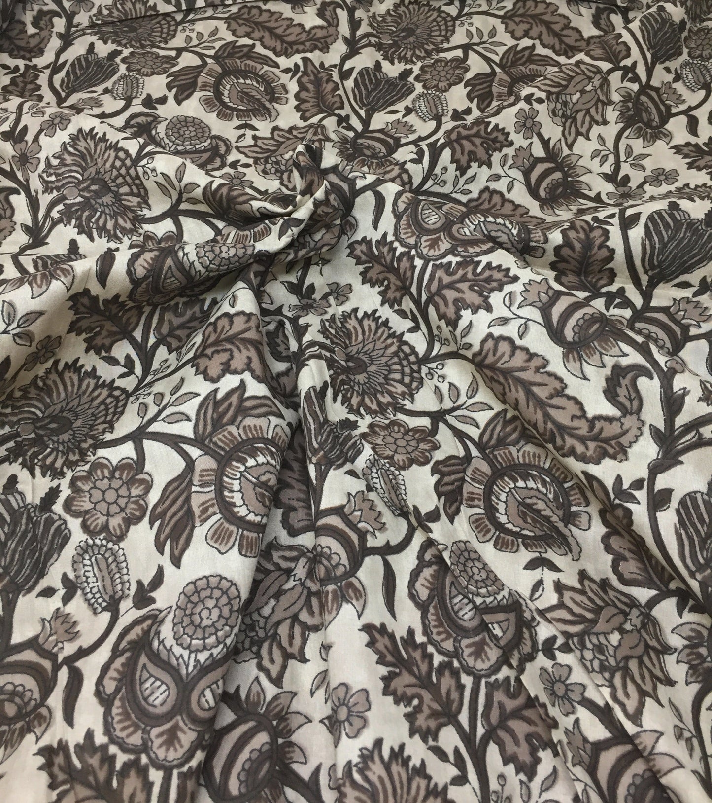 Floral Cloth in Cotton Brown Floral print