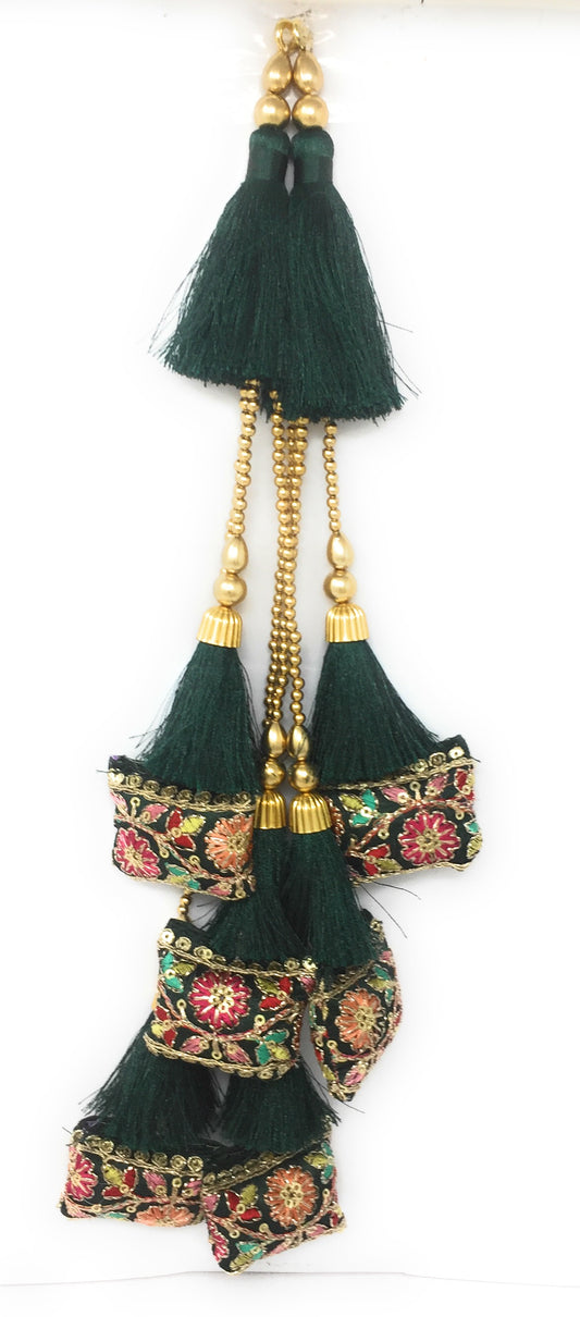 lehenga mein lagane ke liye latkan Bottle Green