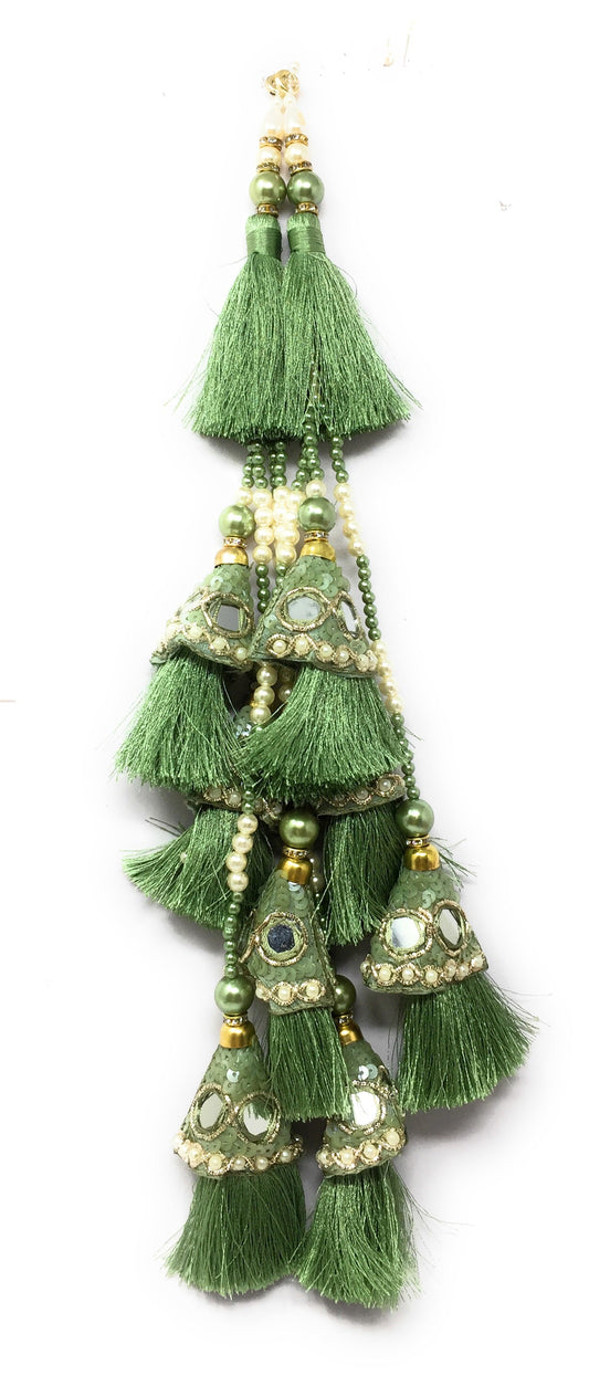 dulhan lehenga latkan green