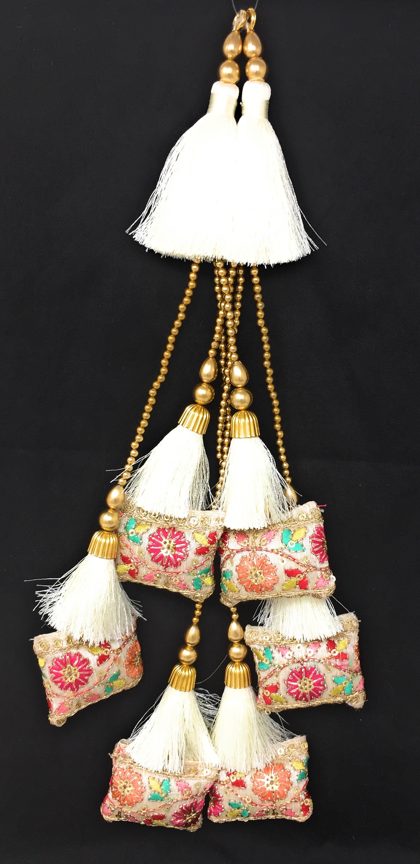 WHITE TASSEL 