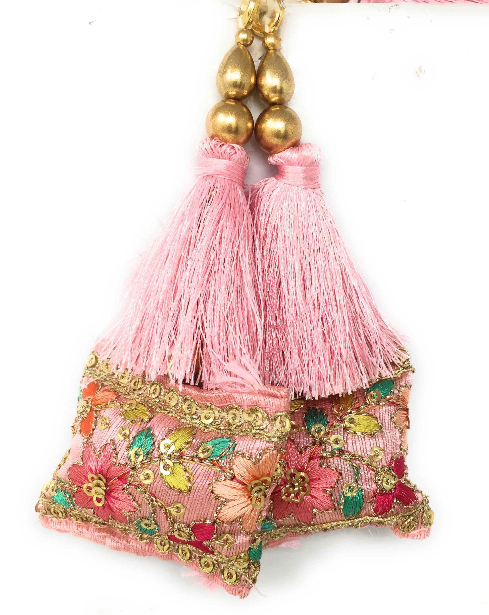 blouse mein lagane wale latkan Pink